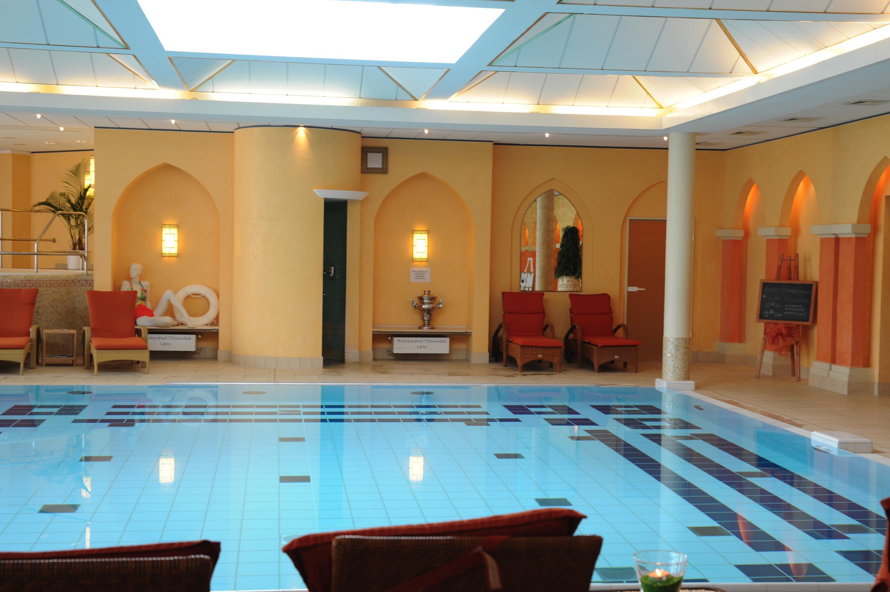 Steigenberger Hotel & Spa Bad Pyrmont Bagian luar foto The swimming pool
