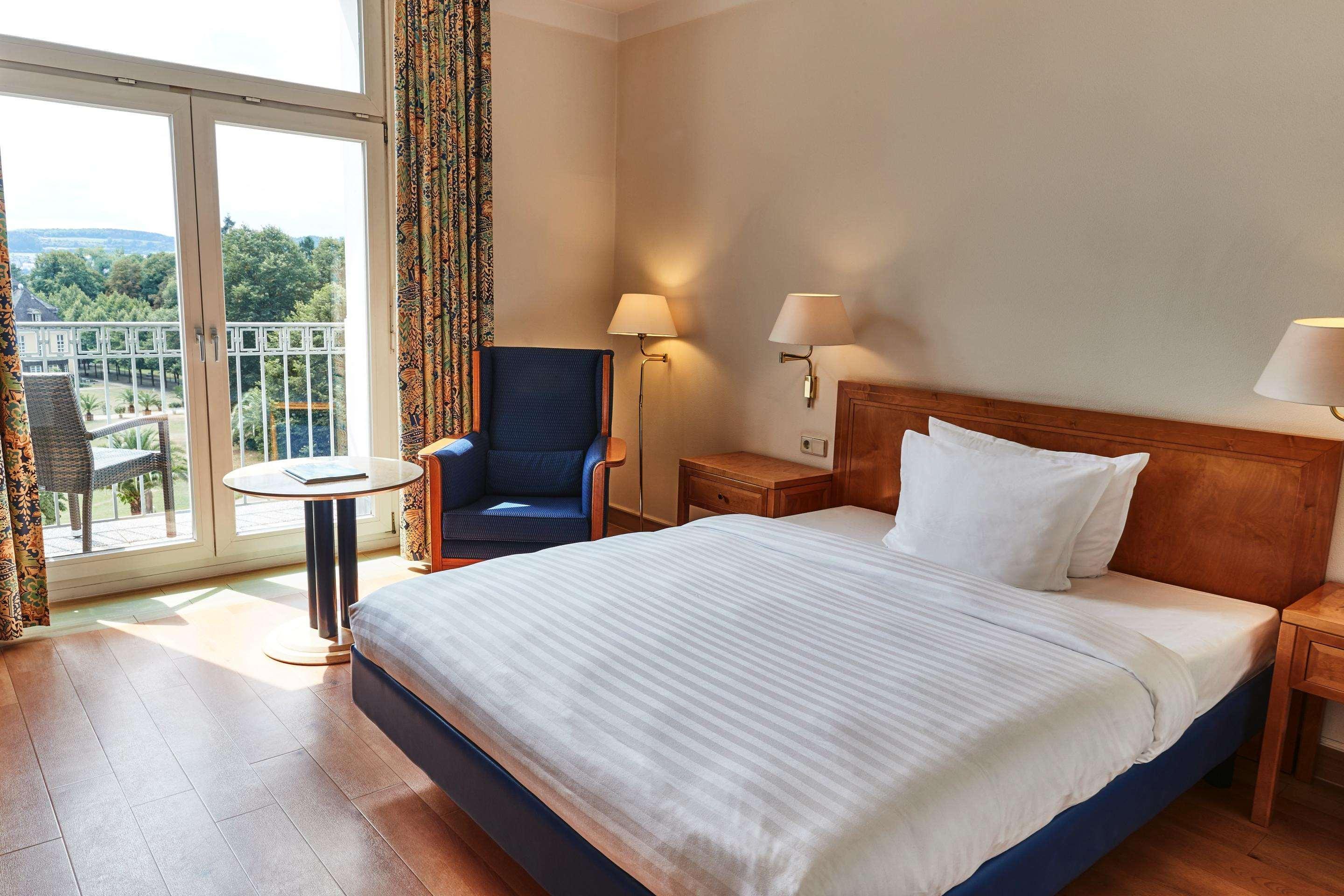 Steigenberger Hotel & Spa Bad Pyrmont Bagian luar foto A typical hotel room
