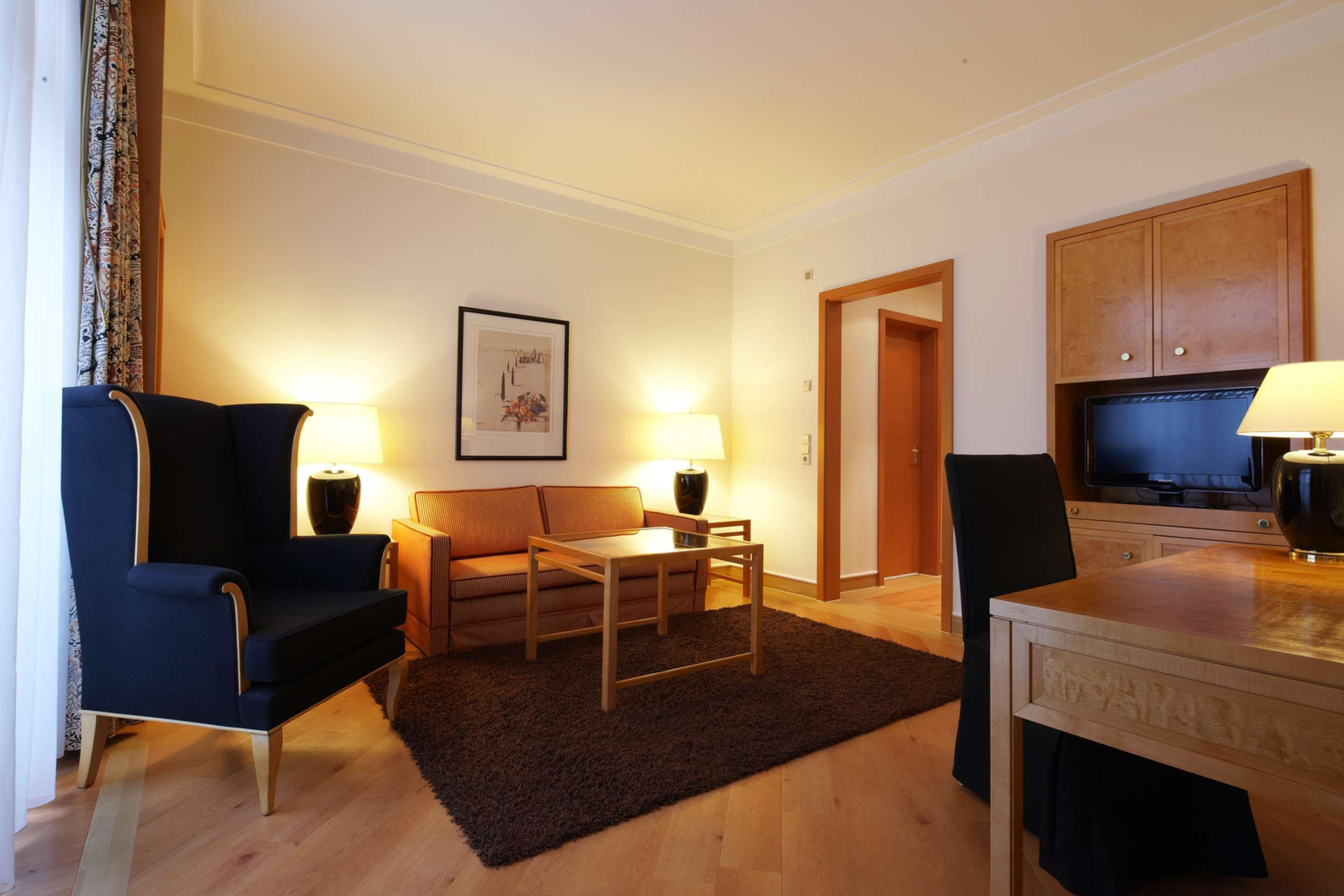 Steigenberger Hotel & Spa Bad Pyrmont Bagian luar foto A typical apartment