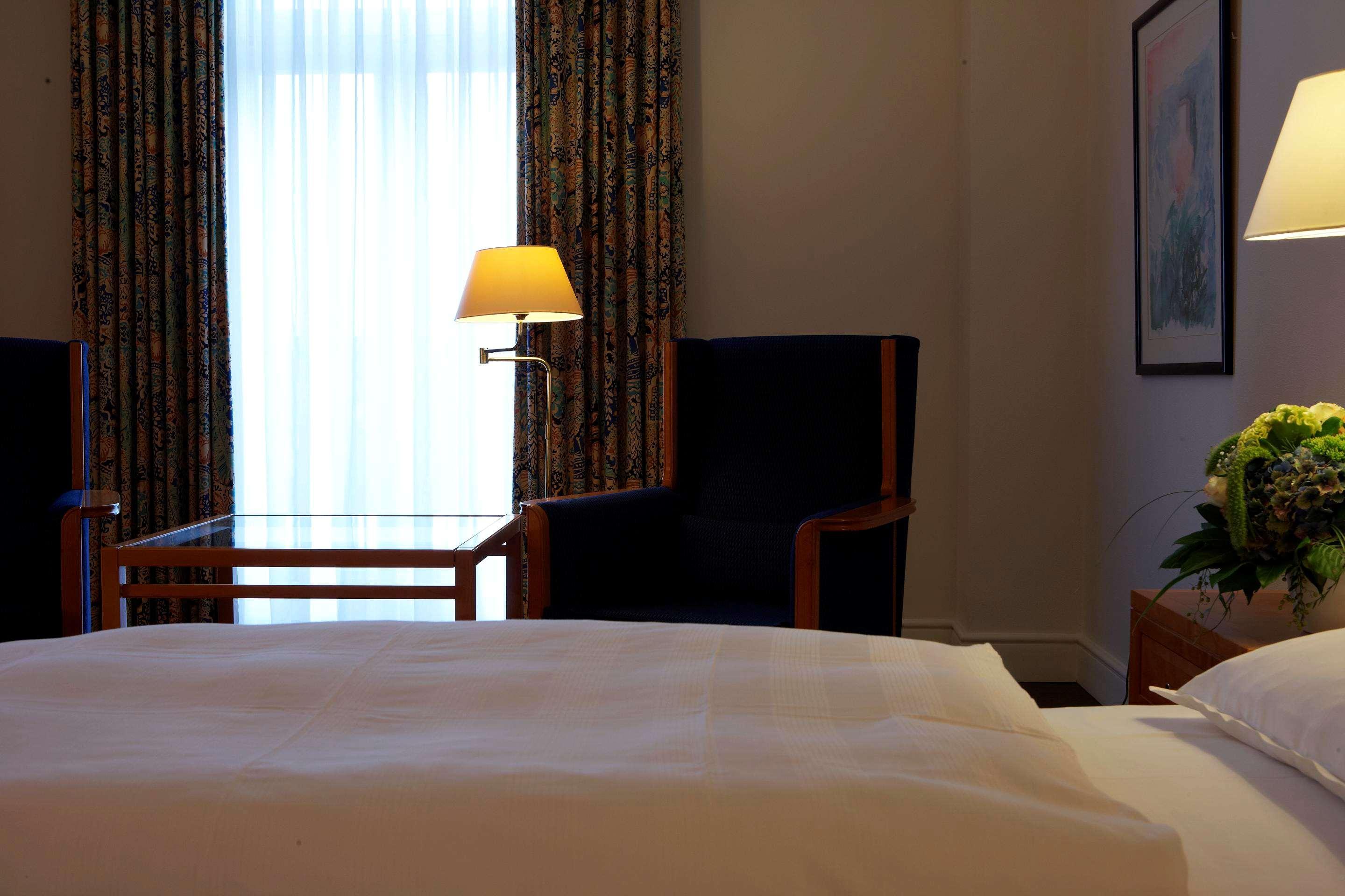 Steigenberger Hotel & Spa Bad Pyrmont Bagian luar foto A room at the hotel