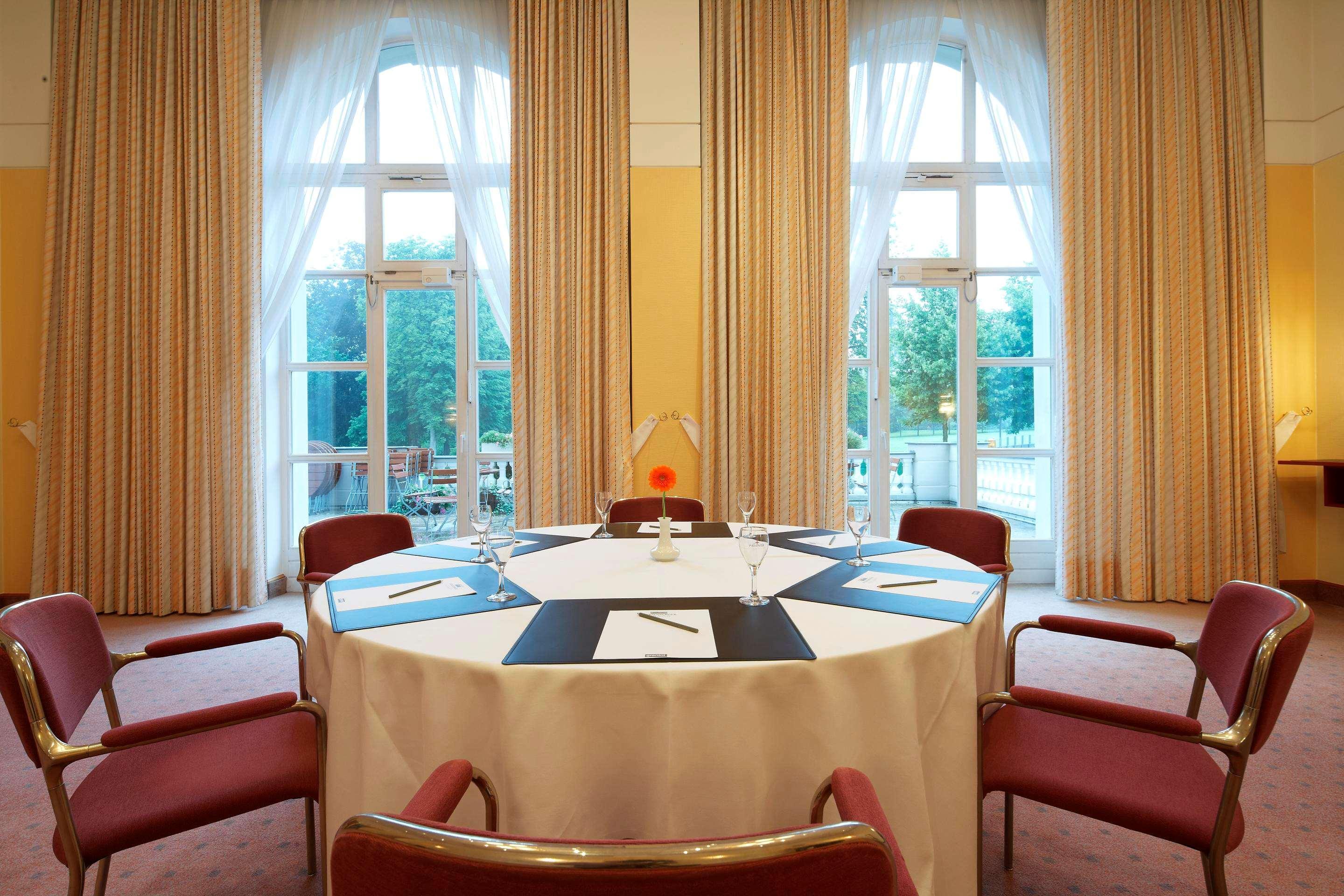 Steigenberger Hotel & Spa Bad Pyrmont Bagian luar foto The meeting room