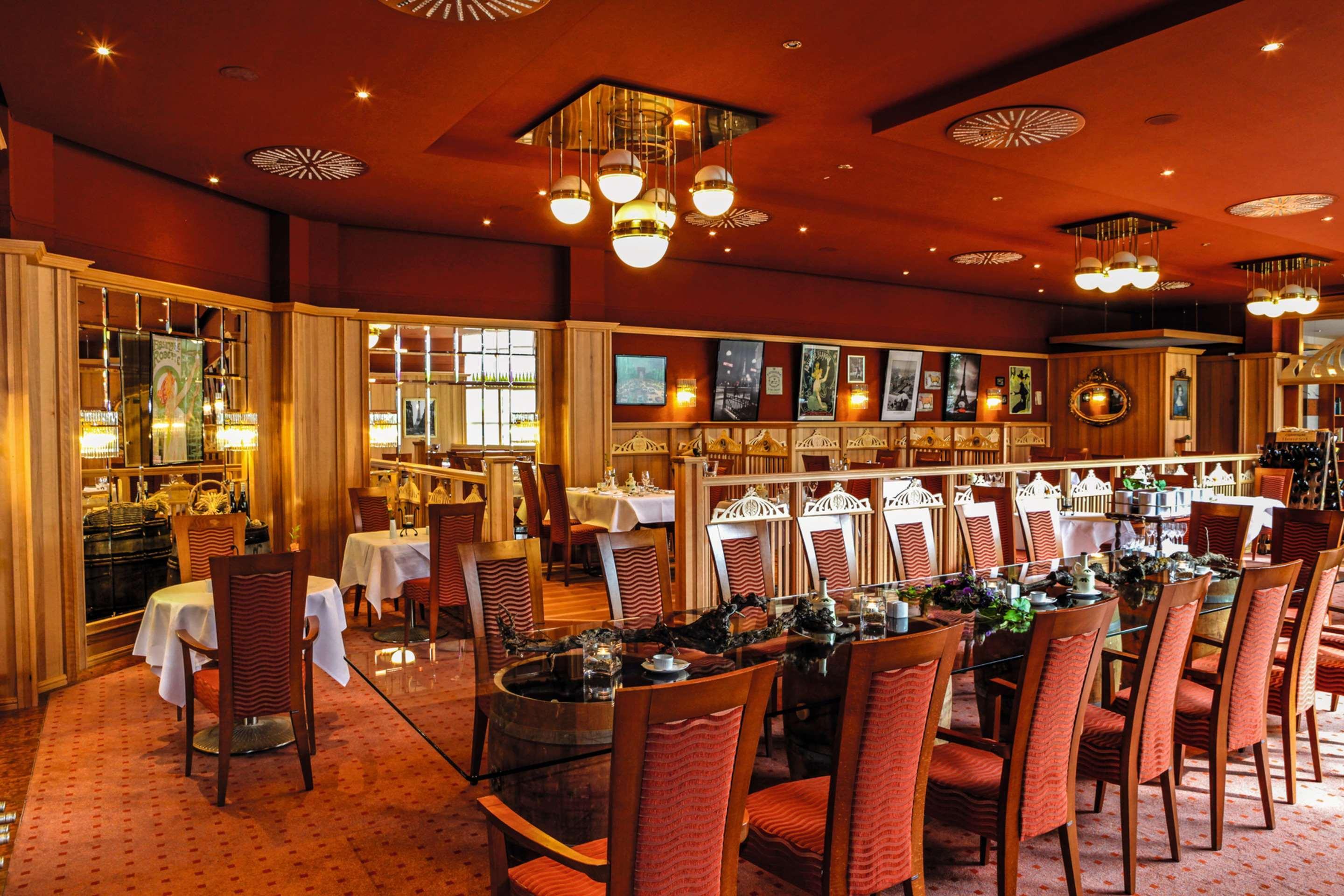 Steigenberger Hotel & Spa Bad Pyrmont Bagian luar foto The restaurant