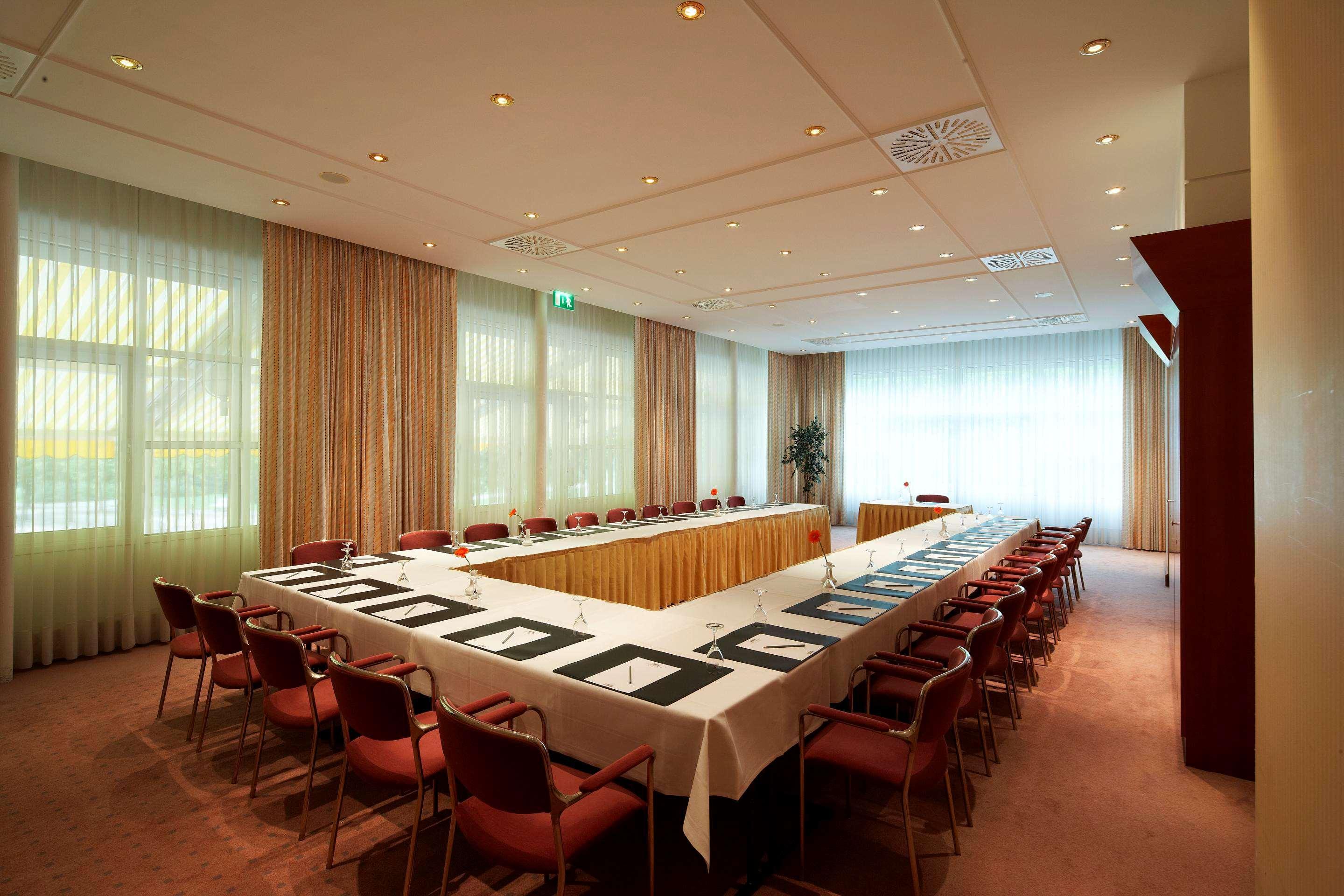 Steigenberger Hotel & Spa Bad Pyrmont Bagian luar foto The meeting room of the European Economic and Social Committee