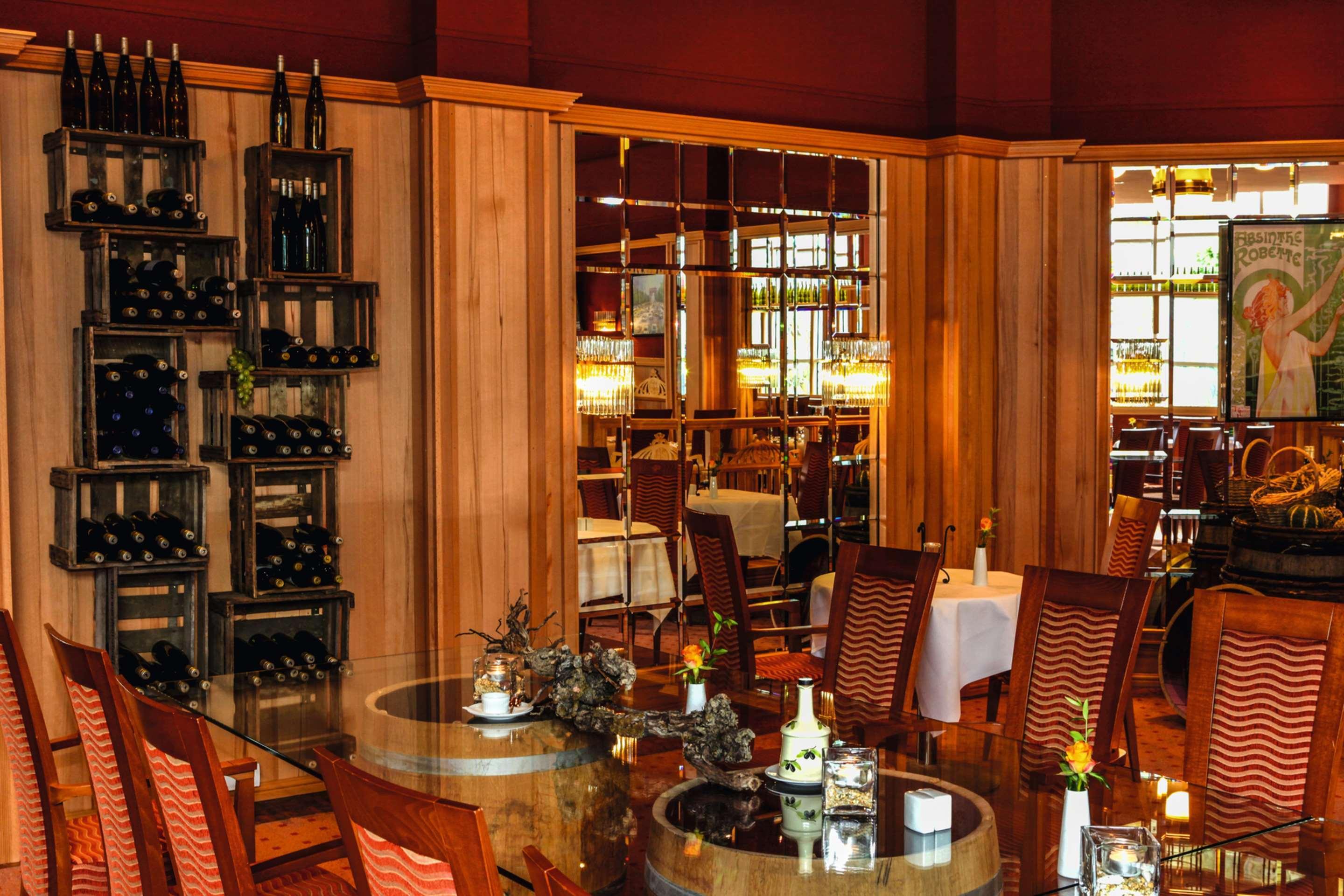 Steigenberger Hotel & Spa Bad Pyrmont Bagian luar foto The interior of a restaurant